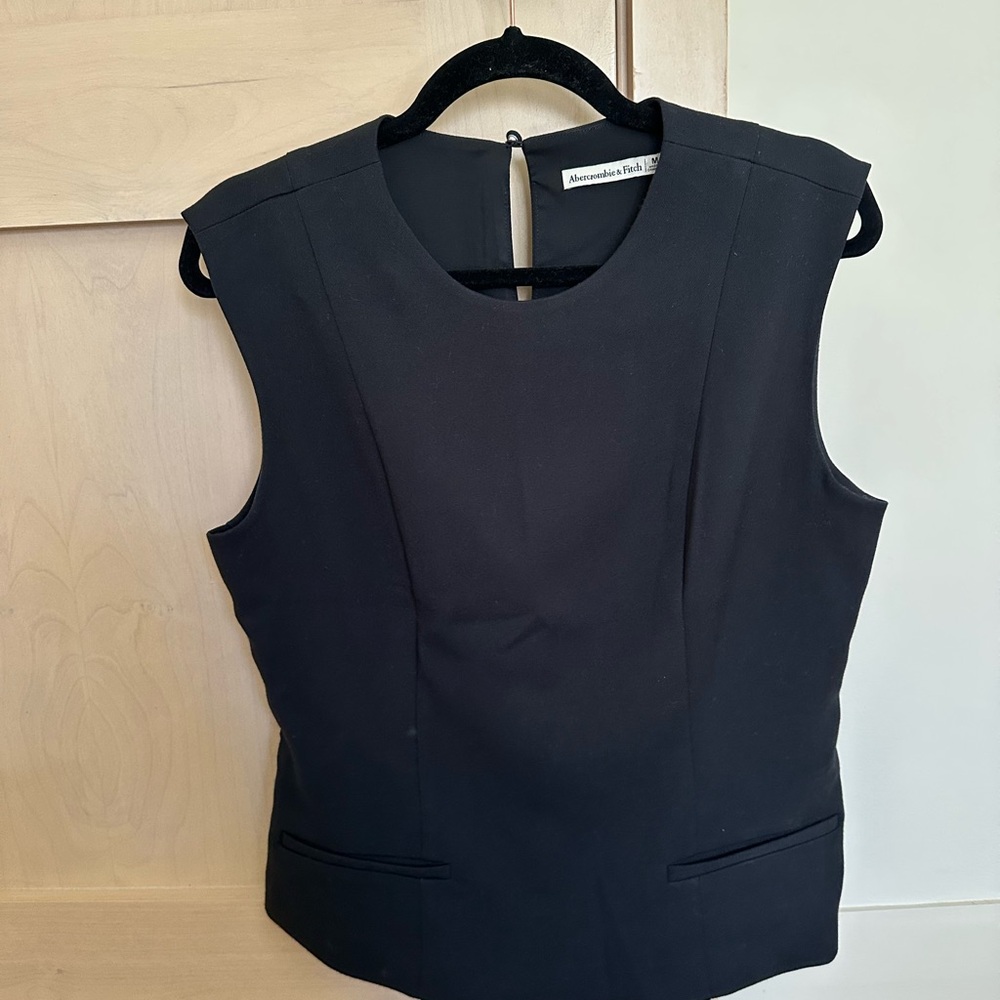 Abercrombie Black Sleeveless vest sz M NWOT